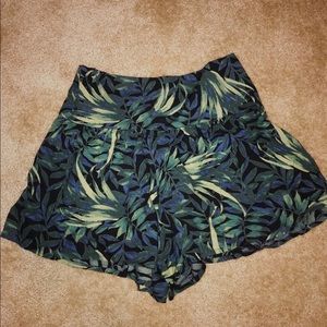 Leafy flowy shorts🍃
